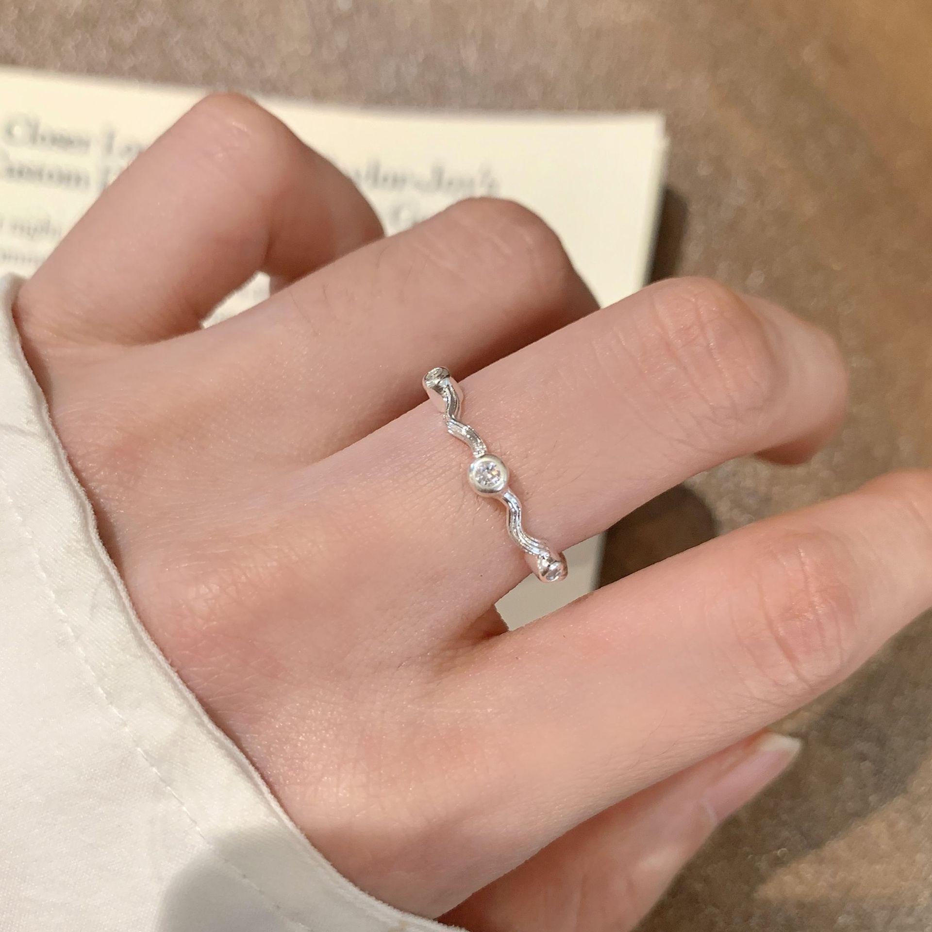 Versatile Geometric Wave Ring: Adjustable Water Drop Stackable for Trendy Women s Index Finger. Open Adjustable
Versatile Geometric Wave Ring: Adjustable Water Drop Stackable for Trendy Women s Index Finger. Open Adjustable