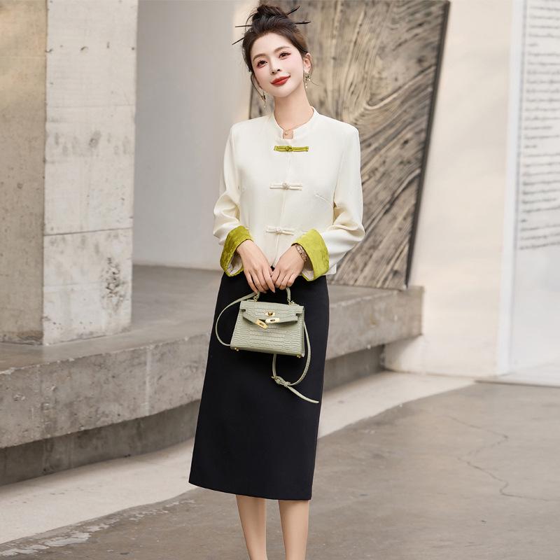 2024 Autumn Women s Two-Piece Set: Pan Buckle Jacket & Mid-Length Skirt - New Chinese National Style DJ5803 L (110-120 cm) зелений
2024 Autumn Women s Two-Piece Set: Pan Buckle Jacket & Mid-Length Skirt - New Chinese National Style DJ5803 L (110-120 cm) зелений