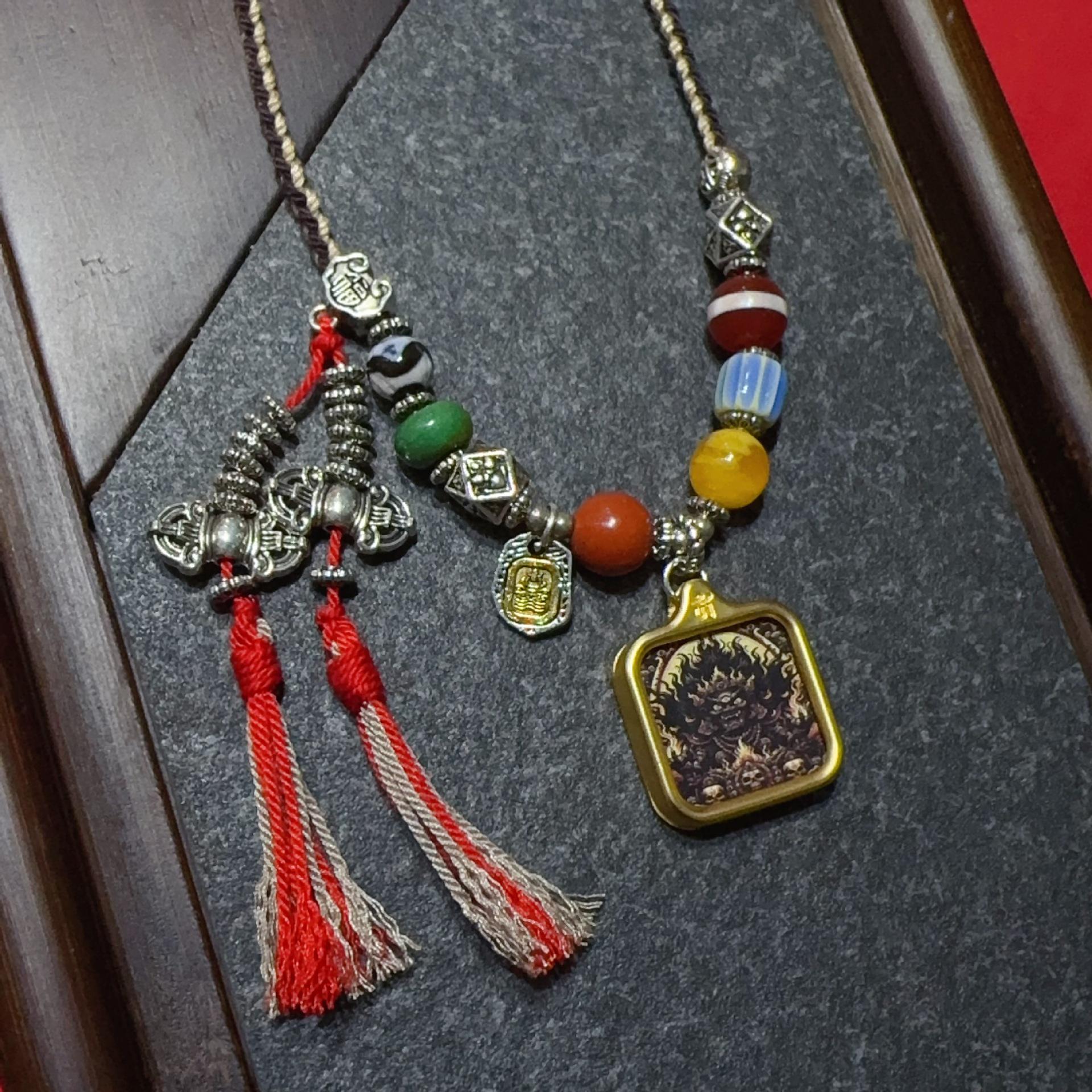 Guochao Ethnic Style Buddha Thangka Pendant Necklace - Unisex Cultural Amulet Ornament
Guochao Ethnic Style Buddha Thangka Pendant Necklace - Unisex Cultural Amulet Ornament