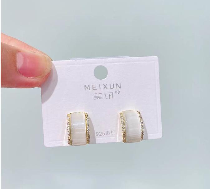 Fresh year earrings temperament studs small earrings simple opal new small earrings retro women s geometry золотой
Fresh year earrings temperament studs small earrings simple opal new small earrings retro women s geometry золотой