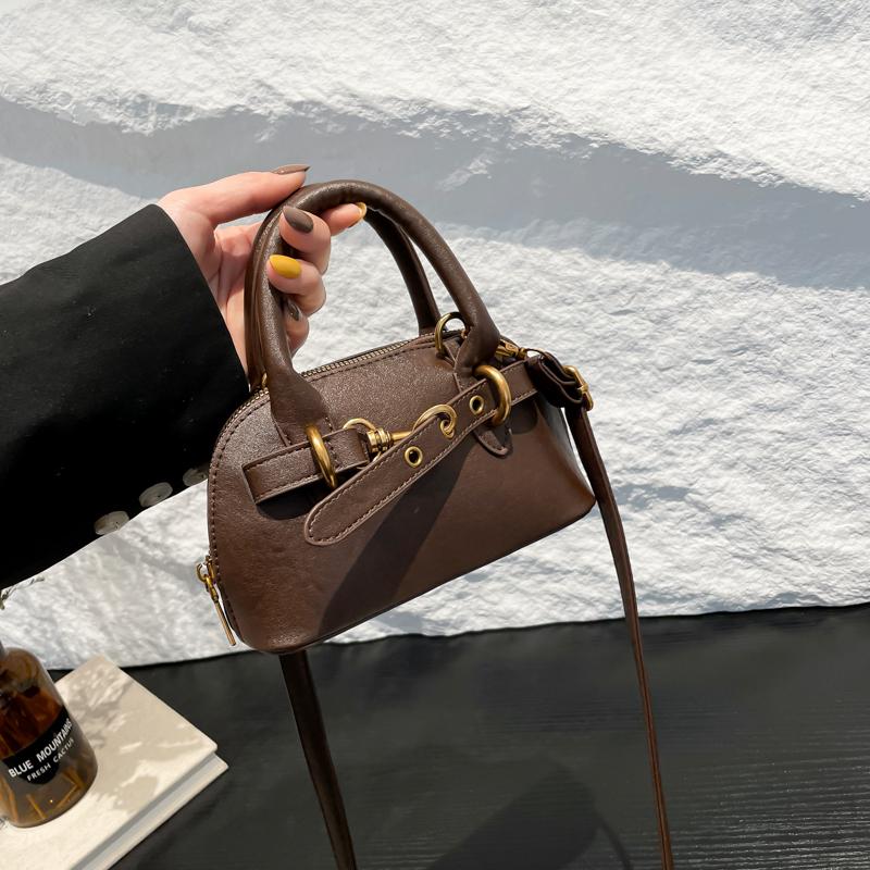 Small Size Top-handle Bags For Women Belt Buckle Design Mini Shoulder Cross Body Shell Bag Luxury Designer Purses And Handbags 18.5x11.5x7cm
Small Size Top-handle Bags For Women Belt Buckle Design Mini Shoulder Cross Body Shell Bag Luxury Designer Purses And Handbags 18.5x11.5x7cm