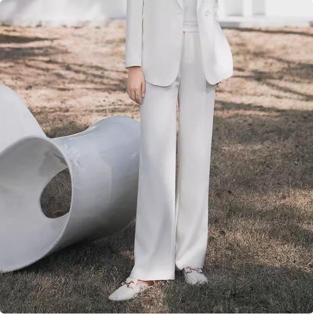 Женский стильный минималистичный белый пиджак: Профессиональная рабочая одежда приталенного кроя для руководителей, идеально подходящая для поездок на работу и формальных мероприятий XL
Женский стильный минималистичный белый пиджак: Профессиональная рабочая одежда приталенного кроя для руководителей, идеально подходящая для поездок на работу и формальных мероприятий XL