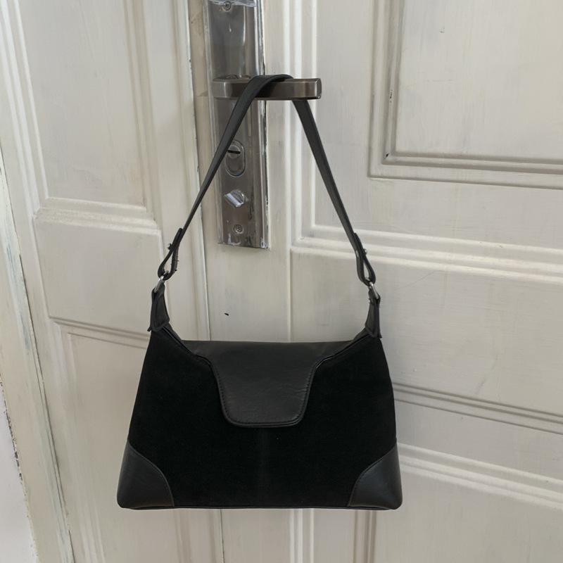 A Daily Fashionable Commuting Single-shoulder Crossbody Bag with A Retro Matte Texture without pendant чёрный
A Daily Fashionable Commuting Single-shoulder Crossbody Bag with A Retro Matte Texture without pendant чёрный