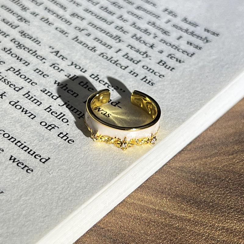 2026 White Glaze Kingdee New Chinese Retro Three-dimensional Butterfly Light Luxury Sweet Cool Ring Female Niche Design Personalized Couple Ring Resizable
2026 White Glaze Kingdee New Chinese Retro Three-dimensional Butterfly Light Luxury Sweet Cool Ring Female Niche Design Personalized Couple Ring Resizable