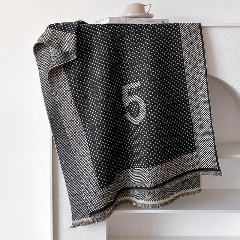 Шарф женский с принтом в виде качелей и зимних птиц в горошек, простой, высокого класса, с шалью 185
Шарф женский с принтом в виде качелей и зимних птиц в горошек, простой, высокого класса, с шалью 185