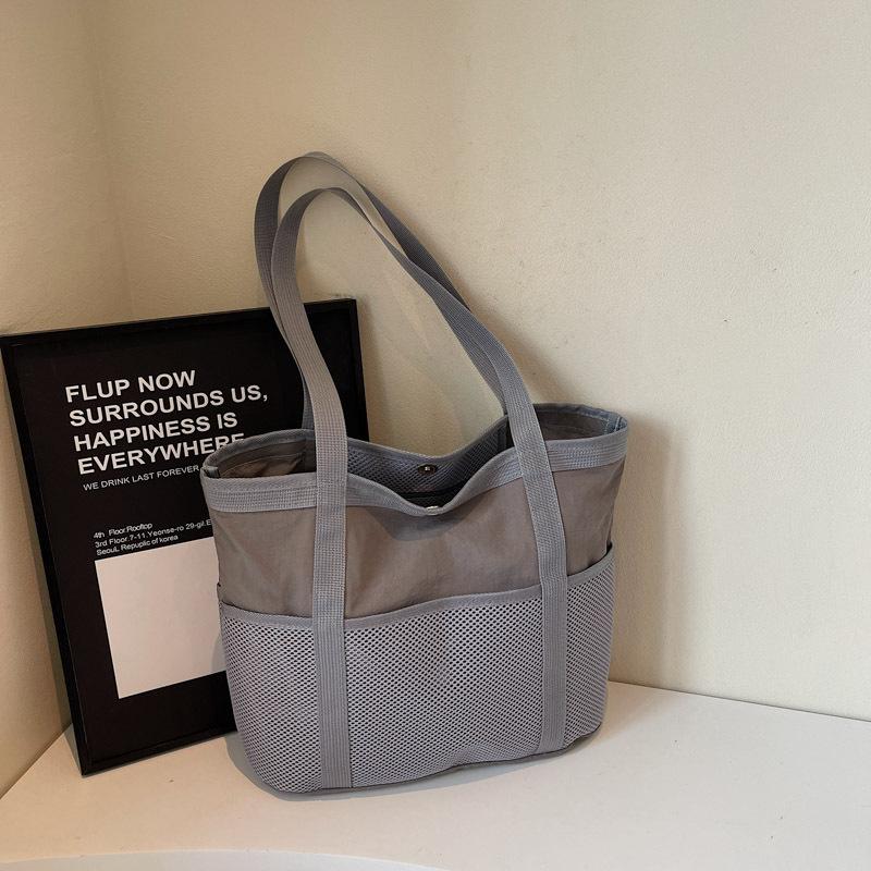 Large Capacity Women s Mesh Tote Shoulder Bag Portable Shopping Bag Female Out Travel Beach Handbags Class Commuter Backpack сірий колір
Large Capacity Women s Mesh Tote Shoulder Bag Portable Shopping Bag Female Out Travel Beach Handbags Class Commuter Backpack сірий колір