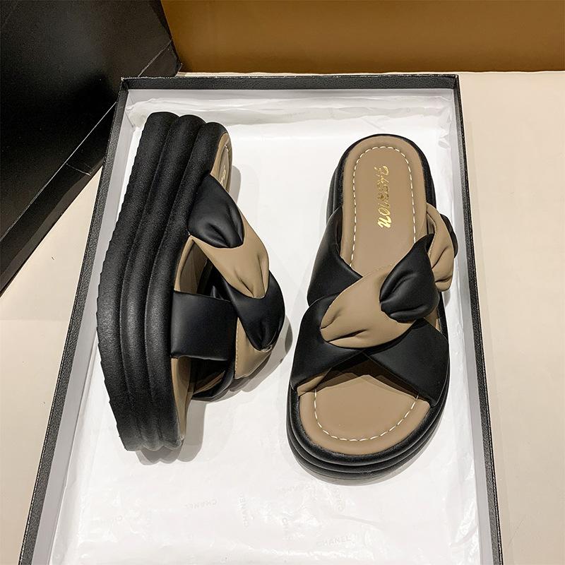 Slippers women s summer outer wear 2025 new color matching thick bottom word with beach cool slippers women 35 чёрный
Slippers women s summer outer wear 2025 new color matching thick bottom word with beach cool slippers women 35 чёрный