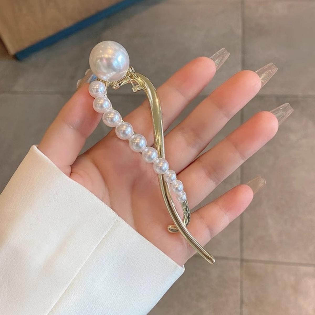 Элегантная заколка для волос с блестками и жемчугом для женщин, модная витая заколка для волос, аксессуар для волос для девочек, бижутерия, шпилька для волос на каждый день жёлтый
Элегантная заколка для волос с блестками и жемчугом для женщин, модная витая заколка для волос, аксессуар для волос для девочек, бижутерия, шпилька для волос на каждый день жёлтый