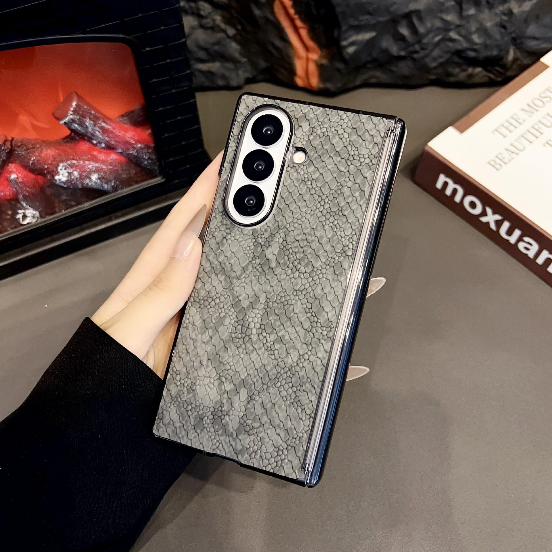 Light Luxury Elegant Snake Skin Leather Phone Case for Samsung Galaxy Z Fold 7 6 5 4 FE Magnetic Shockproof Mobile Cover Shell Galaxy Z Fold7 сірий колір
Light Luxury Elegant Snake Skin Leather Phone Case for Samsung Galaxy Z Fold 7 6 5 4 FE Magnetic Shockproof Mobile Cover Shell Galaxy Z Fold7 сірий колір