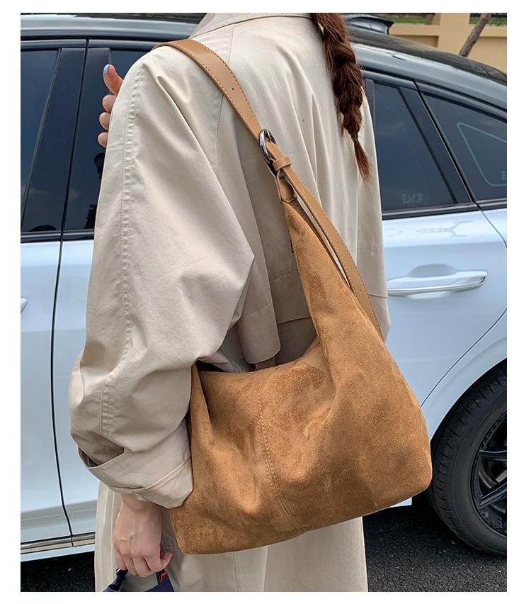 Cross Border New Large Capacity Suede Tote Bag Casual and Versatile Single Shoulder Bag Trendy Underarm Bag коричневый
Cross Border New Large Capacity Suede Tote Bag Casual and Versatile Single Shoulder Bag Trendy Underarm Bag коричневый