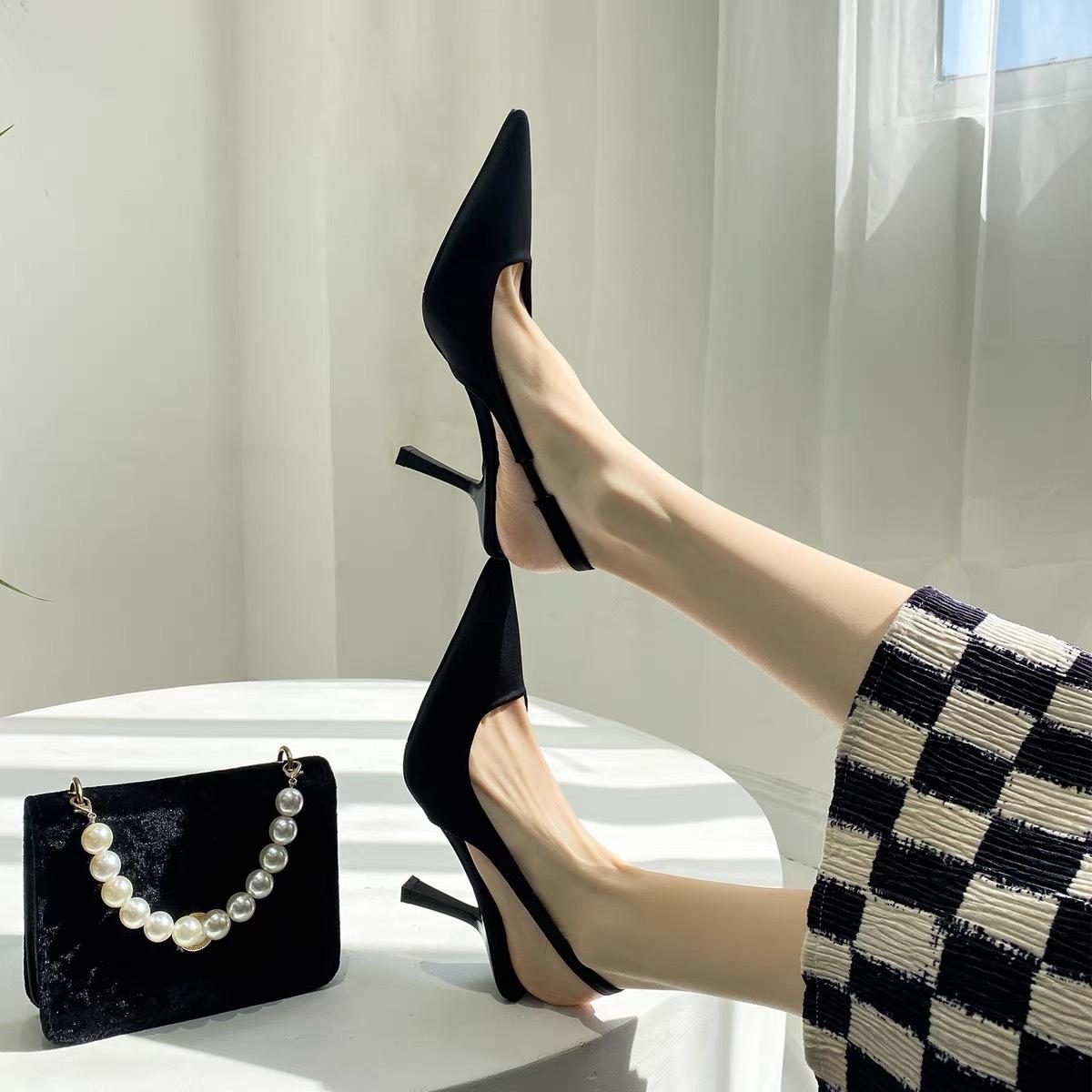 French evening high-heeled retro pointed women s single shoes 2025 autumn new new Chinese bag head empty temperament single shoes 40
French evening high-heeled retro pointed women s single shoes 2025 autumn new new Chinese bag head empty temperament single shoes 40