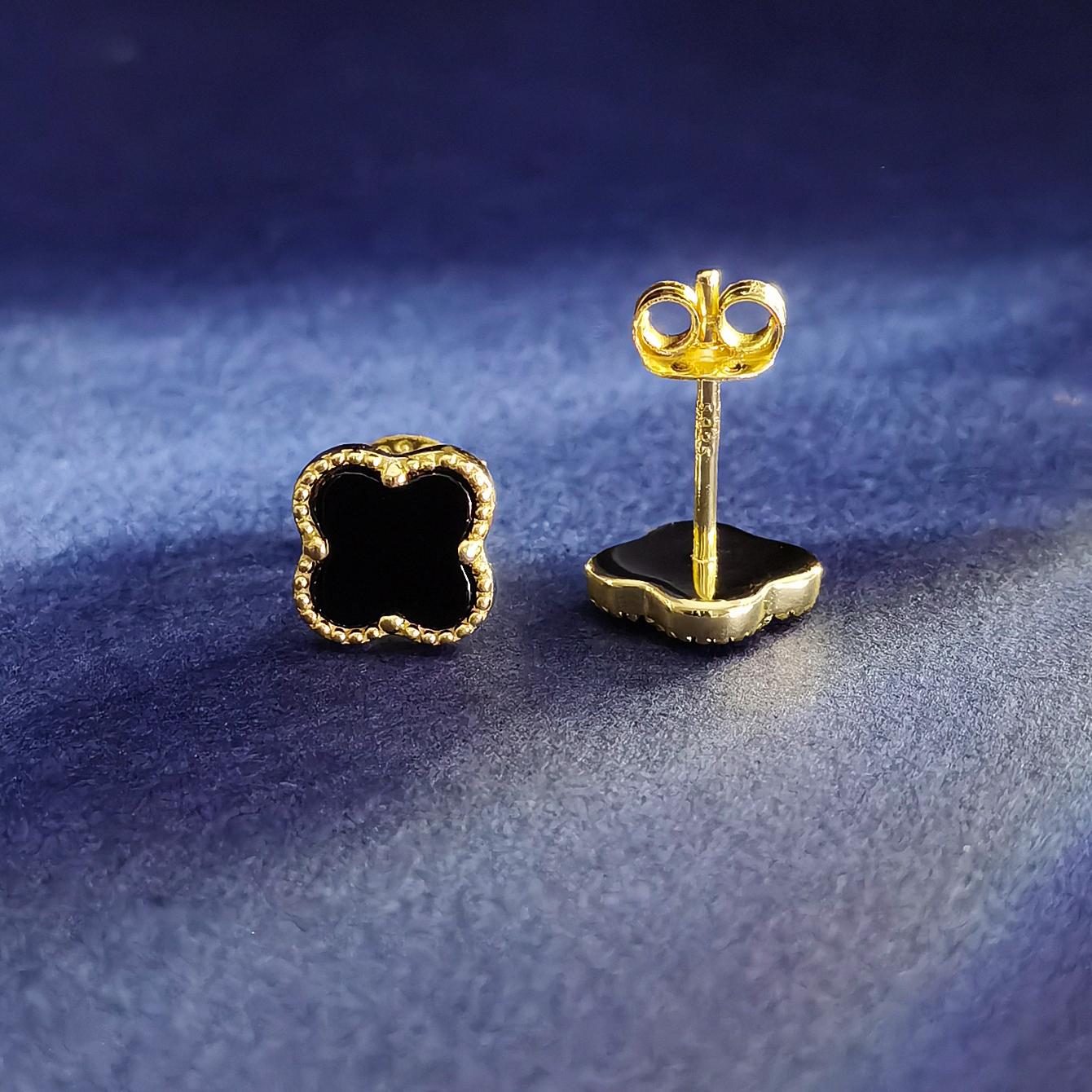 Серьги-гвоздики из серебра 925 пробы с разноцветными цветами в виде четырех листьев, позолоченные 14-каратным золотом, белые ракушки, малахит, черный агат, красная бирюза, тигровый глаз чёрный
Серьги-гвоздики из серебра 925 пробы с разноцветными цветами в виде четырех листьев, позолоченные 14-каратным золотом, белые ракушки, малахит, черный агат, красная бирюза, тигровый глаз чёрный