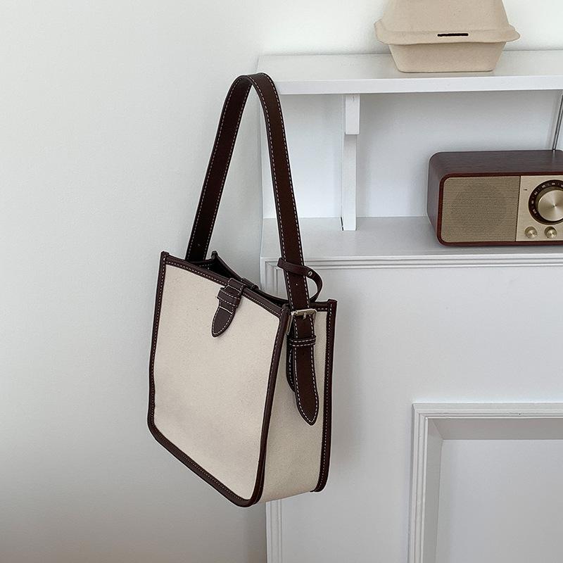 Canvas bag for work commute, high-end shoulder bag, large-capacity women s splicing, portable tote bag for women бежевий
Canvas bag for work commute, high-end shoulder bag, large-capacity women s splicing, portable tote bag for women бежевий