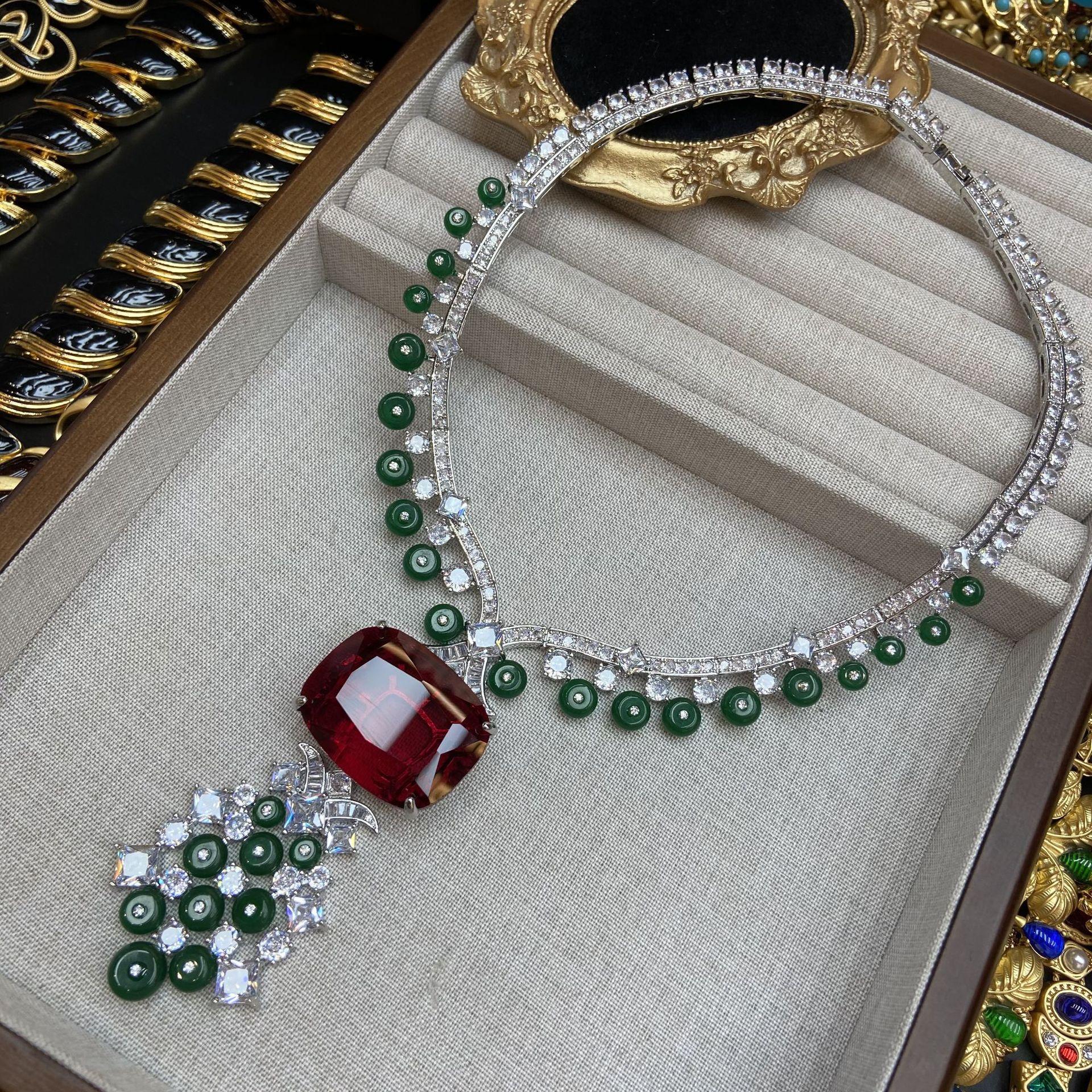 Accessories Paraiba Necklace, Gold Plated Fashion Atmospheric Dinner Ladies Square Diamond Red Treasure Collarbone Chain
Accessories Paraiba Necklace, Gold Plated Fashion Atmospheric Dinner Ladies Square Diamond Red Treasure Collarbone Chain