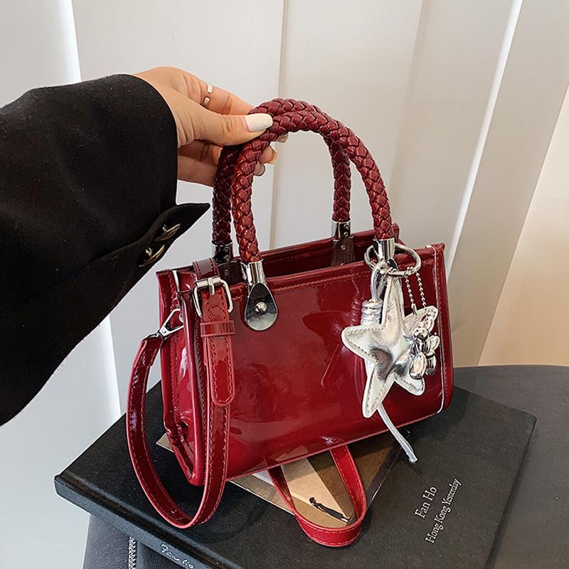 Shiny Patent Leather Red Wedding Handbag Korean Women One Shoulder Bags Temperament Versatile Crossbody Bag with Star Pendant (20cm<Max Length<30cm) красный
Shiny Patent Leather Red Wedding Handbag Korean Women One Shoulder Bags Temperament Versatile Crossbody Bag with Star Pendant (20cm<Max Length<30cm) красный