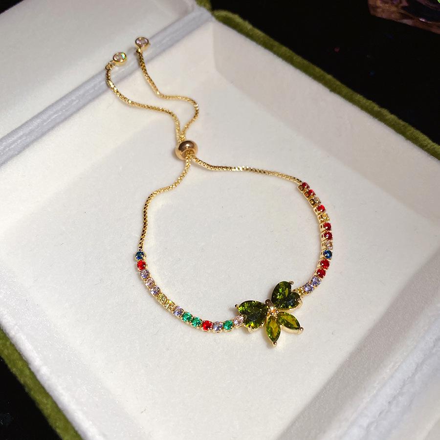 Елегантний французький браслет-підвіска з бджолою, цирконами та перловими намистинами – Розкішний та модний дизайн
Елегантний французький браслет-підвіска з бджолою, цирконами та перловими намистинами – Розкішний та модний дизайн