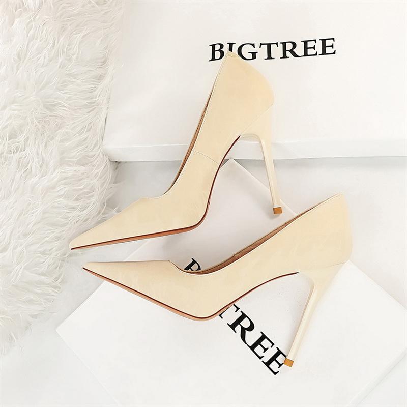 Fashion Retro Simple Women Pointed Toe Shallow Mouth Texture Stiletto High Heels Single Shoes 2024 New Fashion Elegant Solid Pumps 42(Foot26cm)
Fashion Retro Simple Women Pointed Toe Shallow Mouth Texture Stiletto High Heels Single Shoes 2024 New Fashion Elegant Solid Pumps 42(Foot26cm)