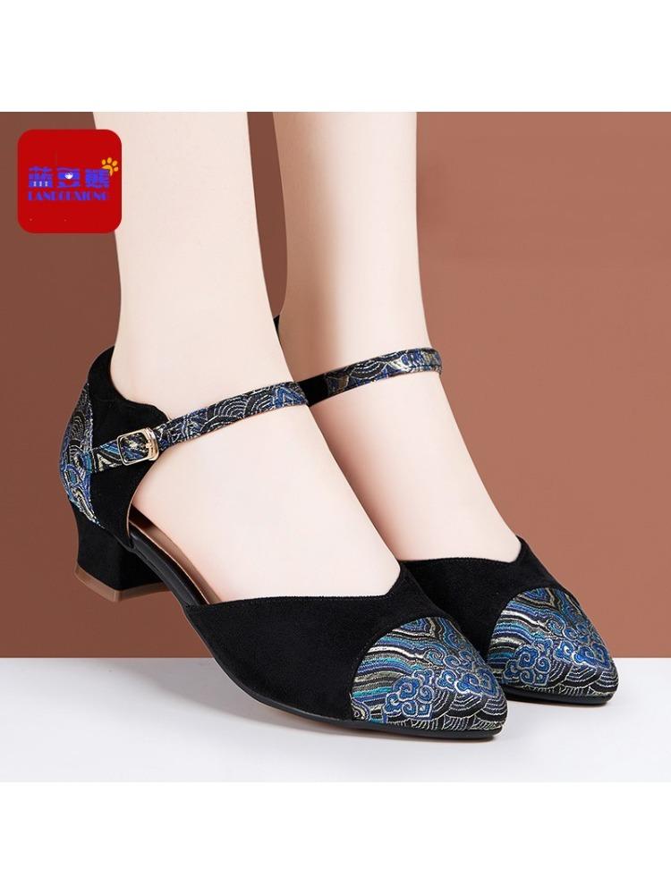Модные вышитые туфли для подиума 2025 Новые ретро туфли на каблуке-рюмочке с одной пряжкой Женские одинарные 40
Модные вышитые туфли для подиума 2025 Новые ретро туфли на каблуке-рюмочке с одной пряжкой Женские одинарные 40