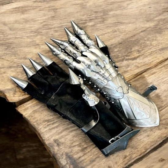Medieval Nazgul Engraving Gloves, Nazgul Cosplay Gloves, Lords of the Rings Gift Armor
Medieval Nazgul Engraving Gloves, Nazgul Cosplay Gloves, Lords of the Rings Gift Armor