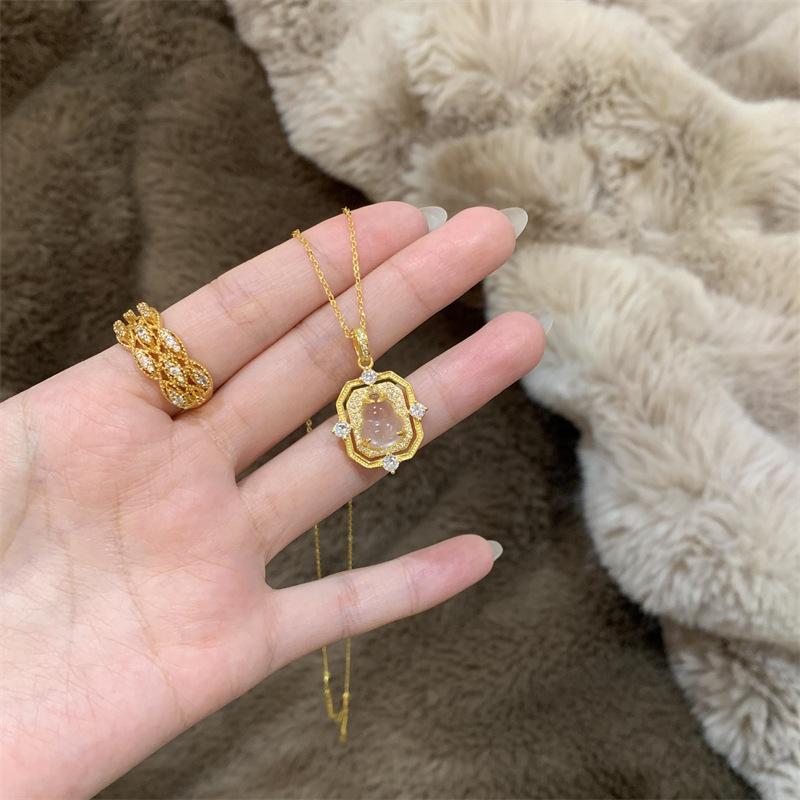 Square resin gourd pendant necklace temperament light luxury high-grade collarbone chain niche simple design item decoration
Square resin gourd pendant necklace temperament light luxury high-grade collarbone chain niche simple design item decoration