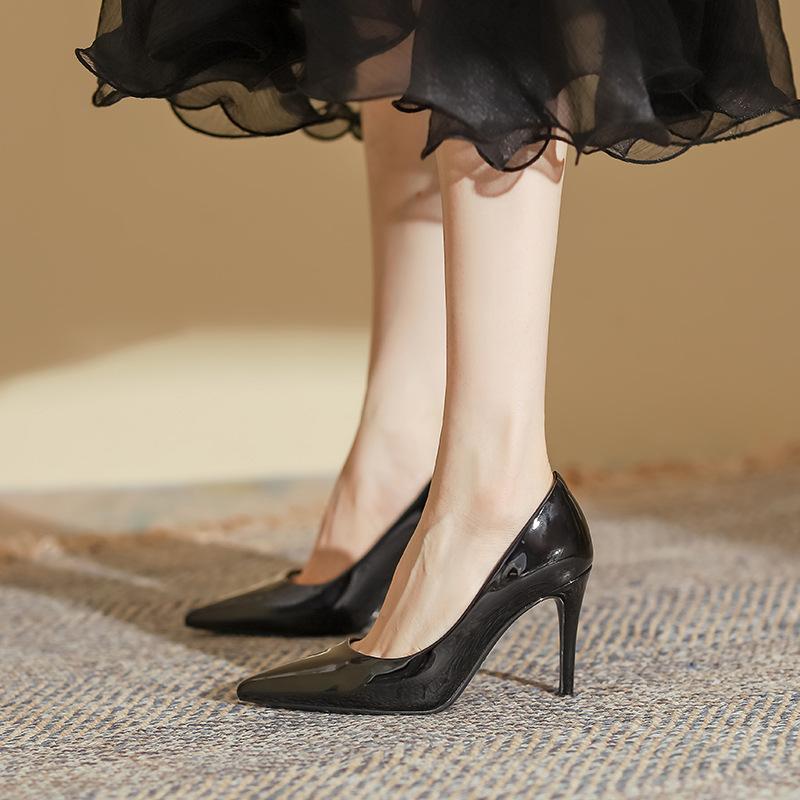 High heels black women s thin heels high-end single shoes spring women s Huizhou children leather spring women 39 чорний
High heels black women s thin heels high-end single shoes spring women s Huizhou children leather spring women 39 чорний