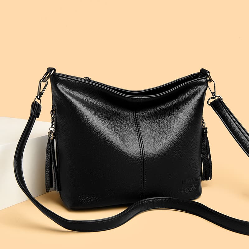 Soft leather fringed shoulder bag Crossbody tote women s bag чёрный
Soft leather fringed shoulder bag Crossbody tote women s bag чёрный