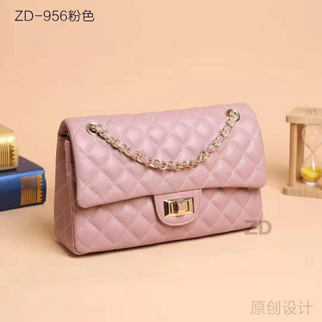 Explosive small fragrance style diamond plaid bag top layer cowhide European and American retro square buckle chain bag fashion shoulder bag wholesale 26*8*16cm рожевий
Explosive small fragrance style diamond plaid bag top layer cowhide European and American retro square buckle chain bag fashion shoulder bag wholesale 26*8*16cm рожевий