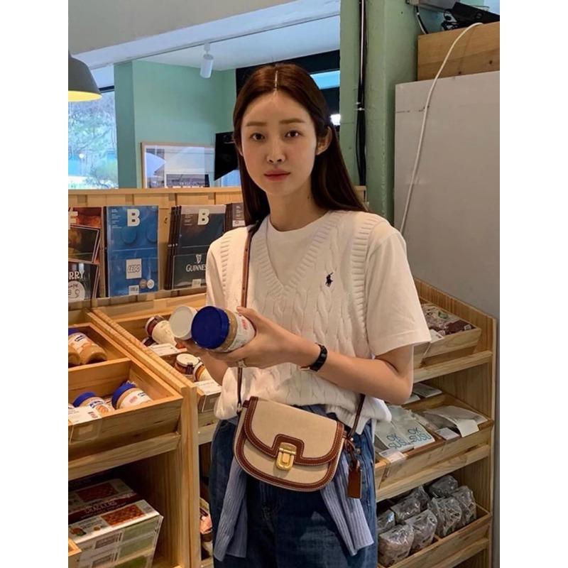 Autumn new niche contrasting color single shoulder diagonal span saddle bag, retro versatile underarm small bag for women
Autumn new niche contrasting color single shoulder diagonal span saddle bag, retro versatile underarm small bag for women