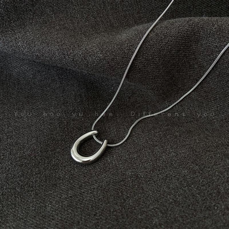 Simple U-shaped Horseshoe Pendant Necklace, High-end Sweatshirt Chain, Snake Bone Sweater Chain срібний
Simple U-shaped Horseshoe Pendant Necklace, High-end Sweatshirt Chain, Snake Bone Sweater Chain срібний