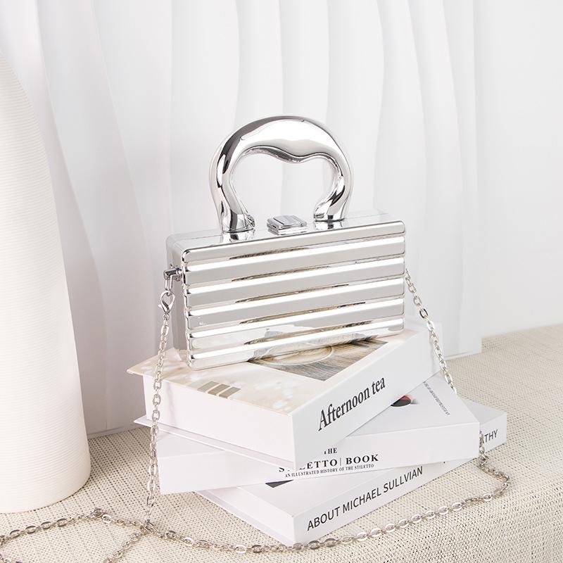 Акрилова сумка-коробка 224 літня нова дзеркальна модна проста атмосфера косметичка європейська та американська ланцюгова сумочка
Акрилова сумка-коробка 224 літня нова дзеркальна модна проста атмосфера косметичка європейська та американська ланцюгова сумочка