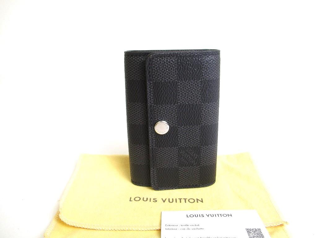 Автентичний брелок LOUIS VUITTON Damier із графітової шкіри, 6 брелоків №a402, відремонтований
Автентичний брелок LOUIS VUITTON Damier із графітової шкіри, 6 брелоків №a402, відремонтований
