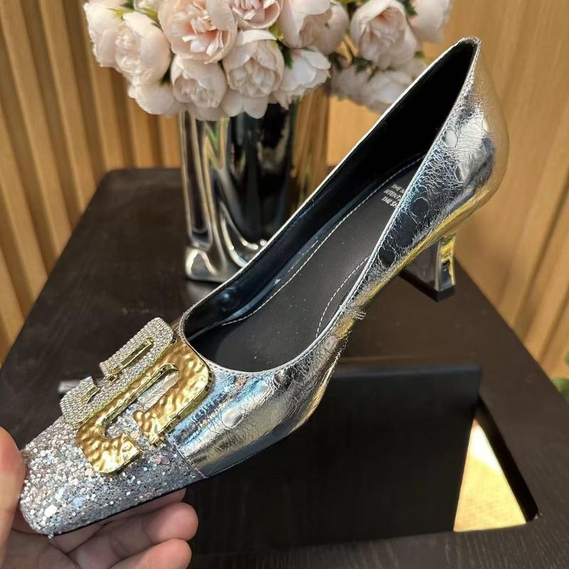 Square head high heels autumn new professional splicing luxury rhinestone buckle shallow mouth fashion medium thick heel single shoes women 40 срібний
Square head high heels autumn new professional splicing luxury rhinestone buckle shallow mouth fashion medium thick heel single shoes women 40 срібний