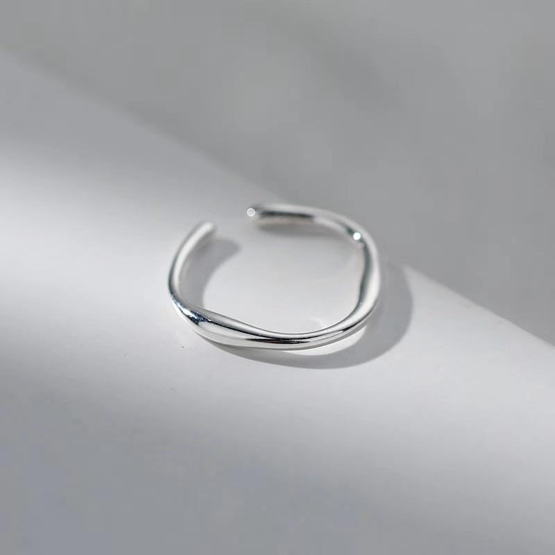 Shunyuan S925 Sterling Silver Möbius Women s Open Index Ring - Minimalist, Irregular Plain Band Adjustable Open Ring
Shunyuan S925 Sterling Silver Möbius Women s Open Index Ring - Minimalist, Irregular Plain Band Adjustable Open Ring