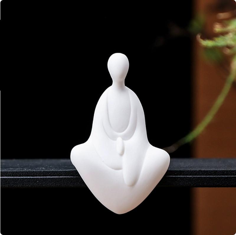 Chinese White Porcelain Tea Pet Mini Fingertip Buddha Monk Statue Ornaments Handmade Ceramics Crafts Home Tea Set Decoration
Chinese White Porcelain Tea Pet Mini Fingertip Buddha Monk Statue Ornaments Handmade Ceramics Crafts Home Tea Set Decoration