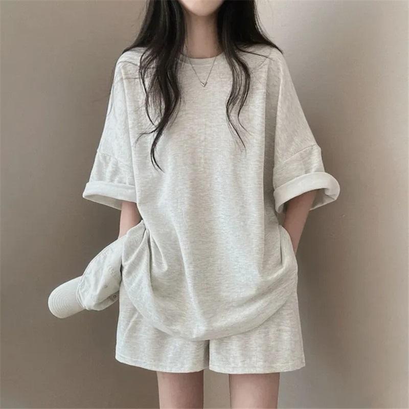 Women Summer 2 Piece Outfit Set Loose Casual O-Neck Short Sleeve T-Shirt And High Waist Shorts Solid Loungewear Tracksuit With Pockets XXXL світло-сірий колір
Women Summer 2 Piece Outfit Set Loose Casual O-Neck Short Sleeve T-Shirt And High Waist Shorts Solid Loungewear Tracksuit With Pockets XXXL світло-сірий колір