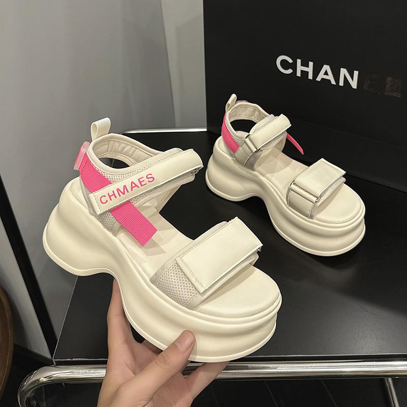 Platform sandals women s summer new fashionable versatile beach shoes, wear outside, step on shit feeling, small people increase height women s shoes 39 бежевий
Platform sandals women s summer new fashionable versatile beach shoes, wear outside, step on shit feeling, small people increase height women s shoes 39 бежевий