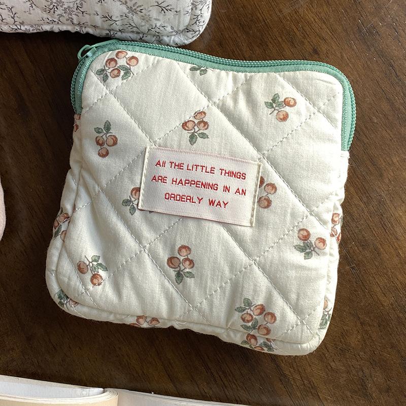 Маленькие косметички для макияжа, сумки для хранения гигиенических салфеток, хлопковые милые корейские портмоне, сумка-органайзер для ювелирных изделий, чехол для карт 14.5*14.5cm
Маленькие косметички для макияжа, сумки для хранения гигиенических салфеток, хлопковые милые корейские портмоне, сумка-органайзер для ювелирных изделий, чехол для карт 14.5*14.5cm