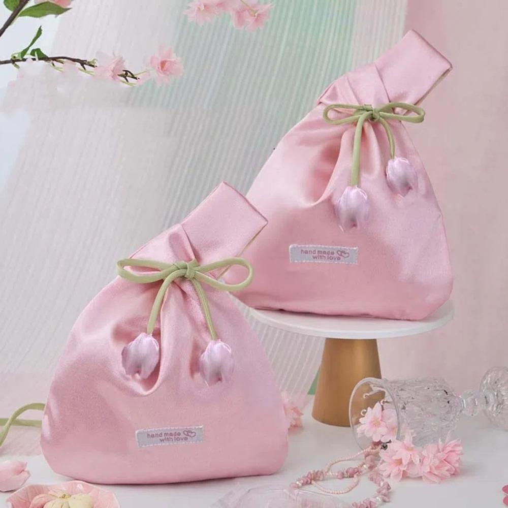 Butterfly Flower Pendant Wrist Bag Chinese Style Jacquard Gift Pouch Temperament Lunch Bag Lady Style 4
Butterfly Flower Pendant Wrist Bag Chinese Style Jacquard Gift Pouch Temperament Lunch Bag Lady Style 4