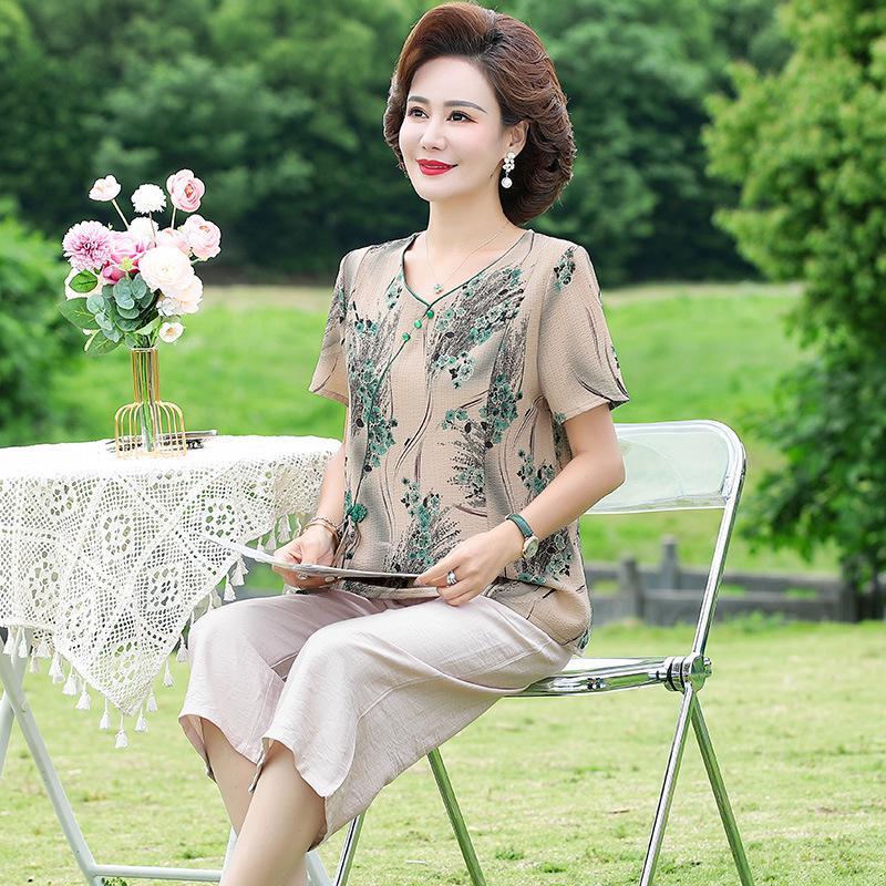 Elegant Retro Summer T-shirt for Women Aged 40-50, Short-Sleeved Top for Mom or Grandma XL (80-95 lbs) зелений
Elegant Retro Summer T-shirt for Women Aged 40-50, Short-Sleeved Top for Mom or Grandma XL (80-95 lbs) зелений
