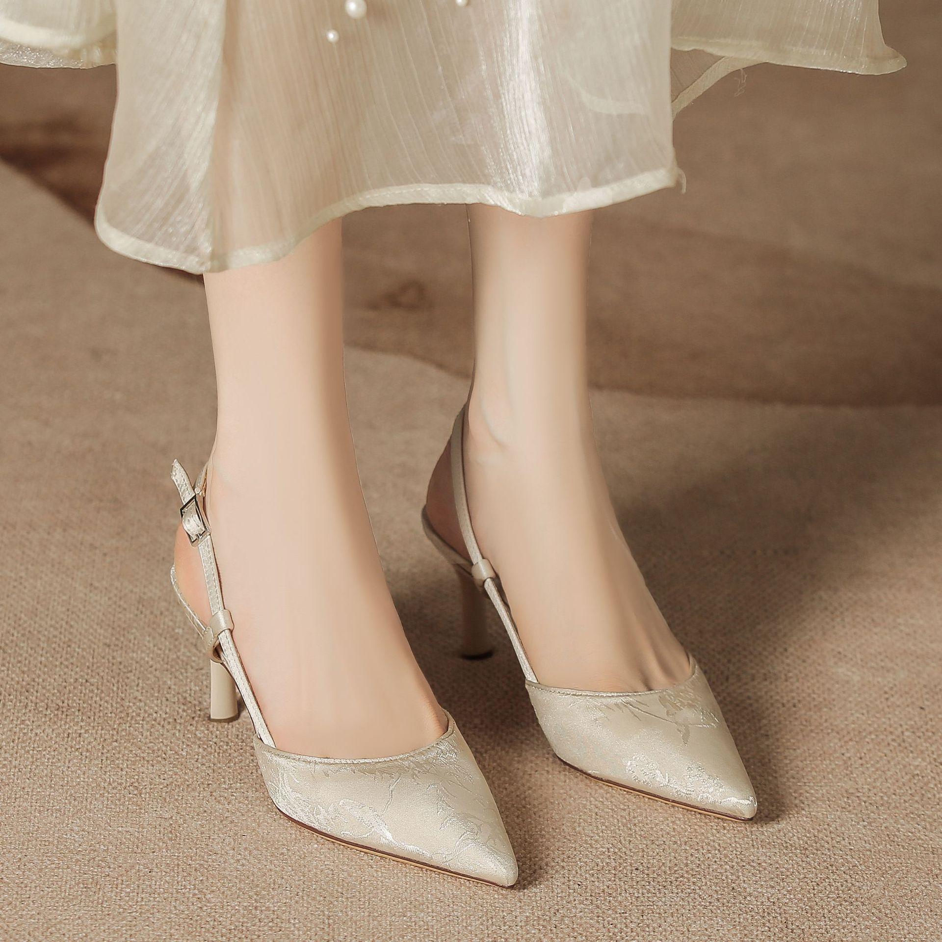 A1933-56 National Style Embroidered Bamboo Summer Sandals Half Baotou Back Empty High Heel Sandals Qingfeng Gaojie Shoes 39 абрикосовий
A1933-56 National Style Embroidered Bamboo Summer Sandals Half Baotou Back Empty High Heel Sandals Qingfeng Gaojie Shoes 39 абрикосовий