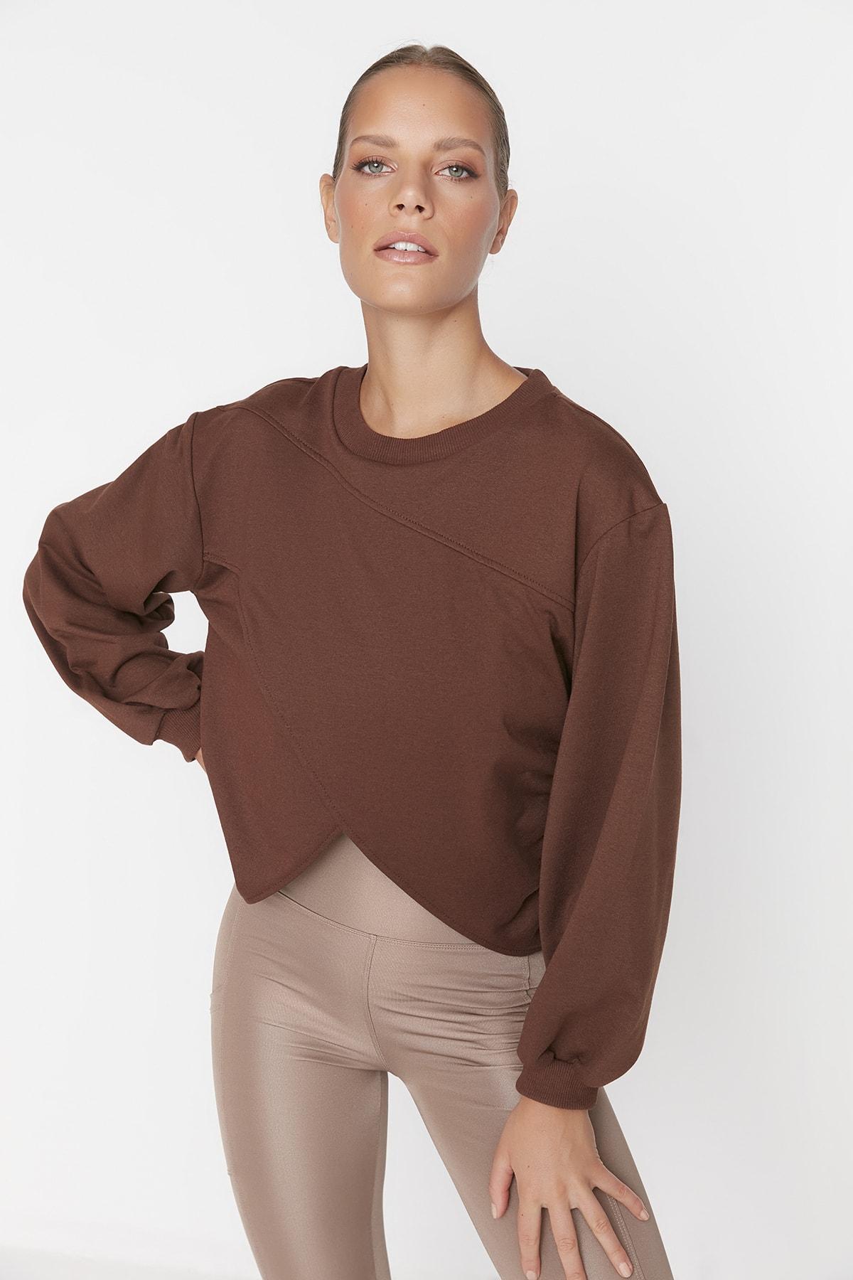 Brown Crop Balloon Sleeves and Double Breasted Sports Sweatshirt TWOAW23SW00807..
Brown Crop Balloon Sleeves and Double Breasted Sports Sweatshirt TWOAW23SW00807..