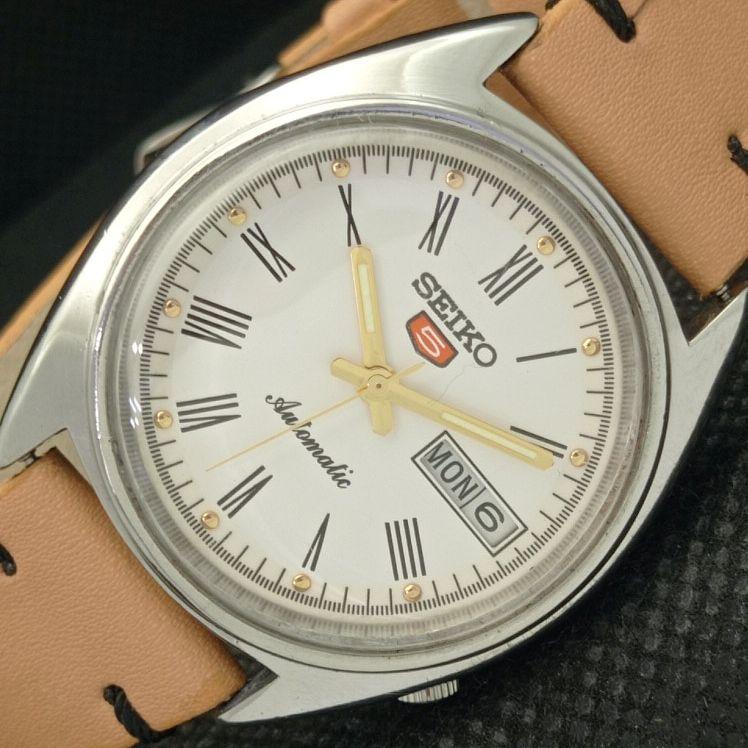 Б/У винтажные часы SEIKO 5 AUTOMATIC 6309A JAPAN MENS D/D WHITE WATCH 608i-a316861-9 SKU608i-a316861
Б/У винтажные часы SEIKO 5 AUTOMATIC 6309A JAPAN MENS D/D WHITE WATCH 608i-a316861-9 SKU608i-a316861