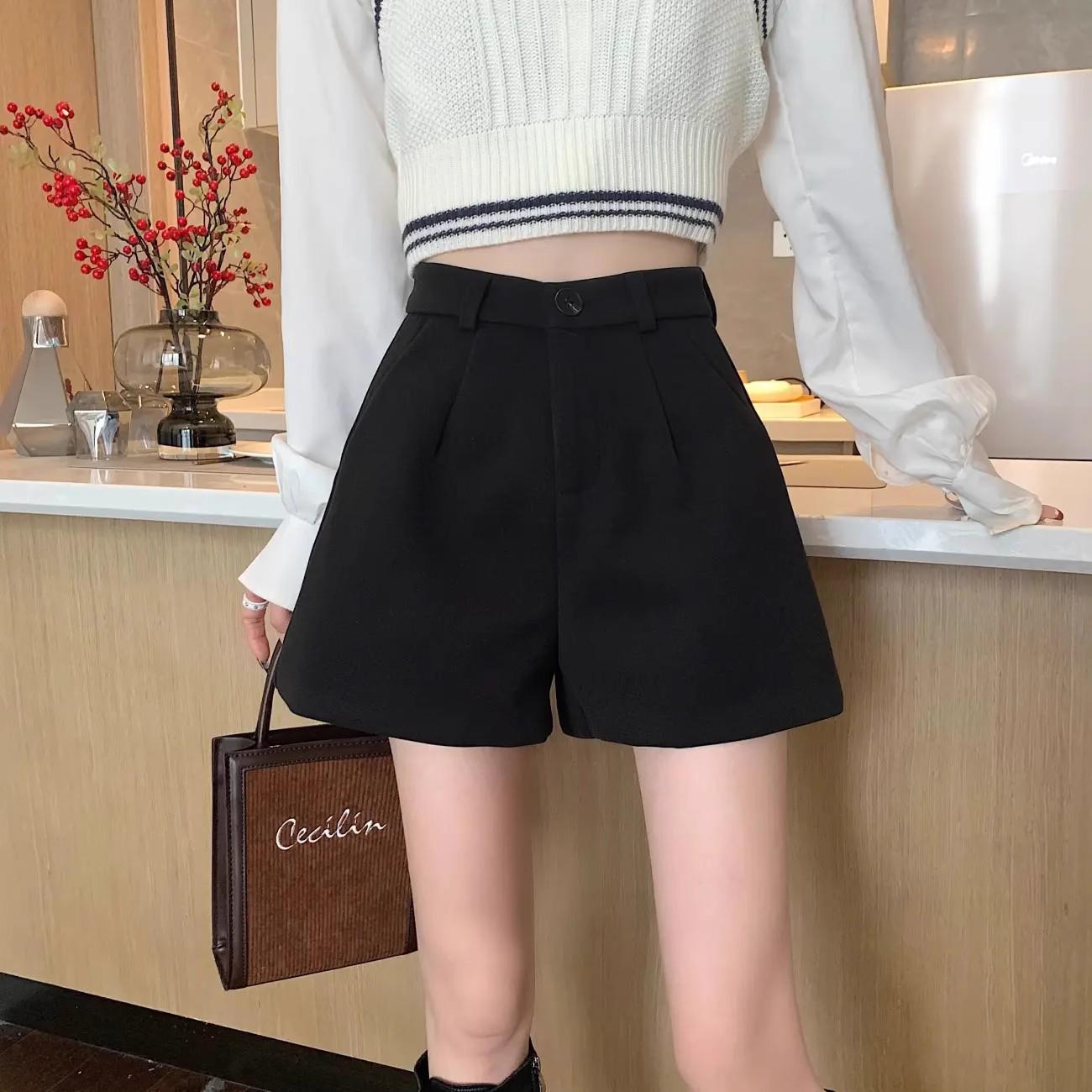 Women s Plus Size Black Wool Blend A-Line Shorts - Autumn/Winter Korean Style, High Waist, Loose-Fit, Wide Leg, Elastic Waist Bootcut. 2XL
Women s Plus Size Black Wool Blend A-Line Shorts - Autumn/Winter Korean Style, High Waist, Loose-Fit, Wide Leg, Elastic Waist Bootcut. 2XL