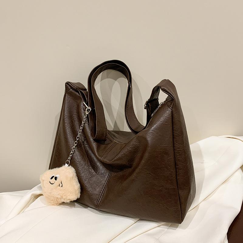 2025 new high-end solid color trendy versatile large-capacity foreign style fashion casual shoulder messenger bag
2025 new high-end solid color trendy versatile large-capacity foreign style fashion casual shoulder messenger bag