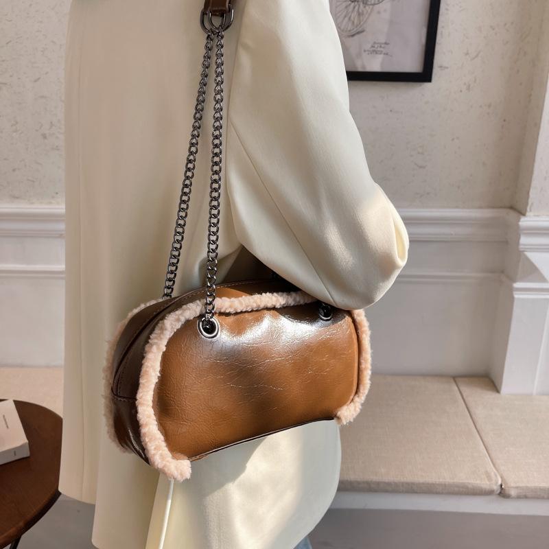 High texture fashion plush bag women s 2025 new versatile shoulder messenger bag lamb wool chain bag tide 26*9*13.5 коричневий
High texture fashion plush bag women s 2025 new versatile shoulder messenger bag lamb wool chain bag tide 26*9*13.5 коричневий