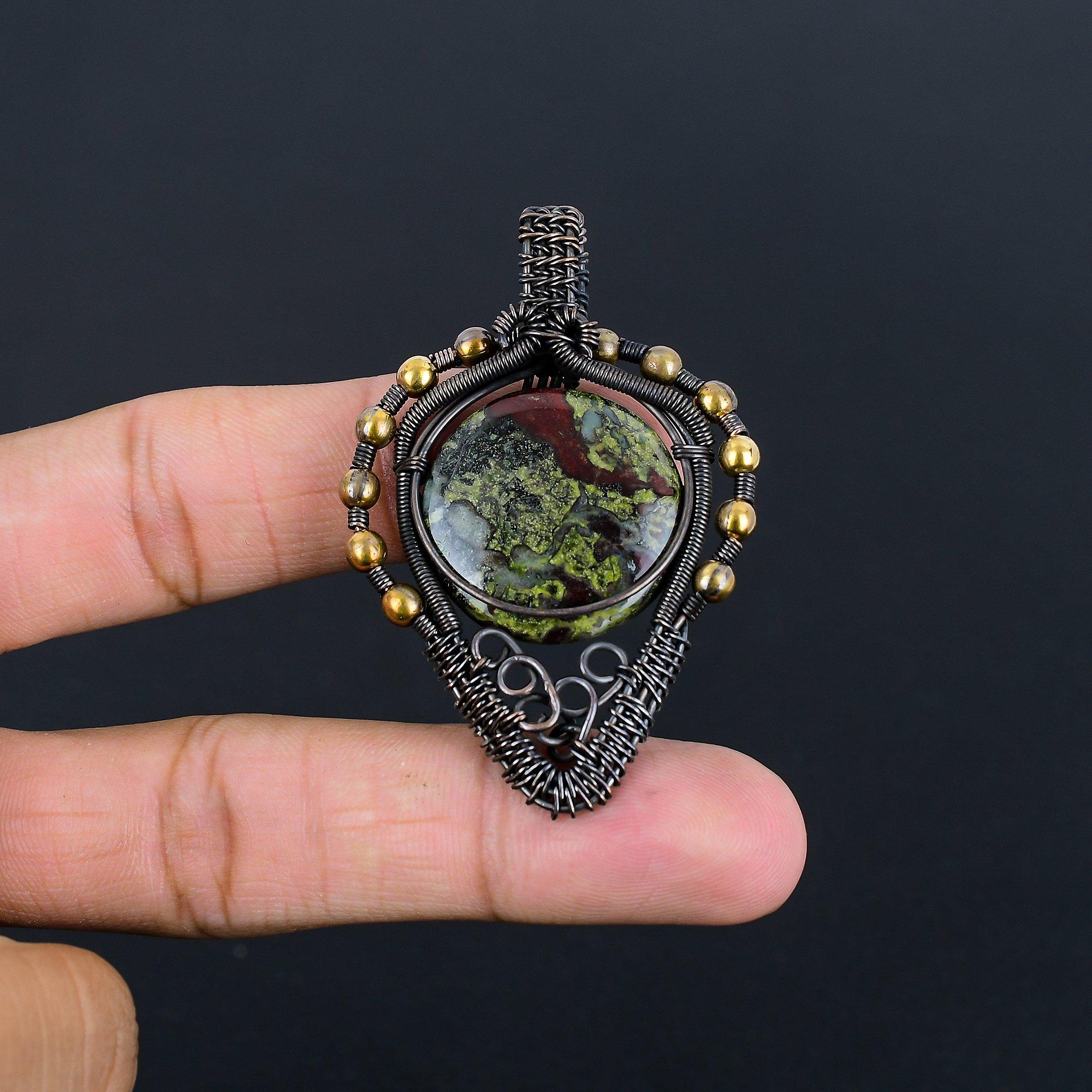 Подвеска из яшмы Драконьей крови, обернутая медной проволокой 999 пробы, Ювелирные изделия с подвеской из драгоценного камня ручной работы, Подарки для жены, Новая подвеска 2.58 Inches
Подвеска из яшмы Драконьей крови, обернутая медной проволокой 999 пробы, Ювелирные изделия с подвеской из драгоценного камня ручной работы, Подарки для жены, Новая подвеска 2.58 Inches