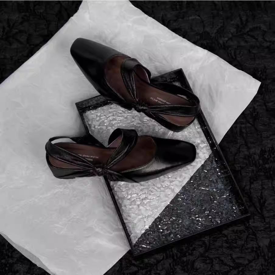 Leather design square head back strap thick heel sandals women s side bow retro outer single shoes 35 срібний
Leather design square head back strap thick heel sandals women s side bow retro outer single shoes 35 срібний