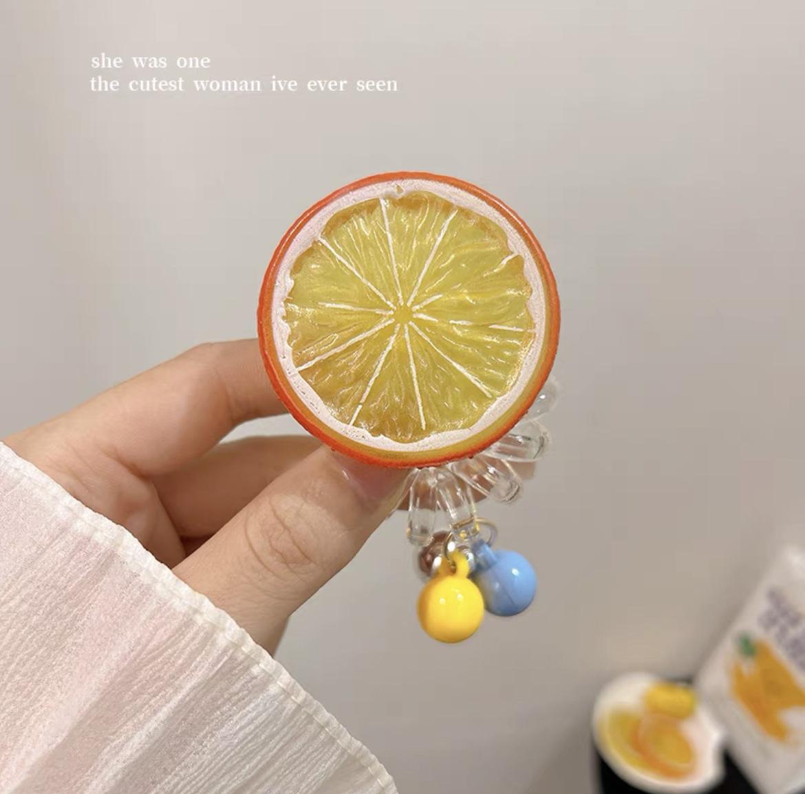 Лето 2024 Резинка для волос с долькой свежего лимона для женщин - Простой аксессуар для пучка и прически
Лето 2024 Резинка для волос с долькой свежего лимона для женщин - Простой аксессуар для пучка и прически