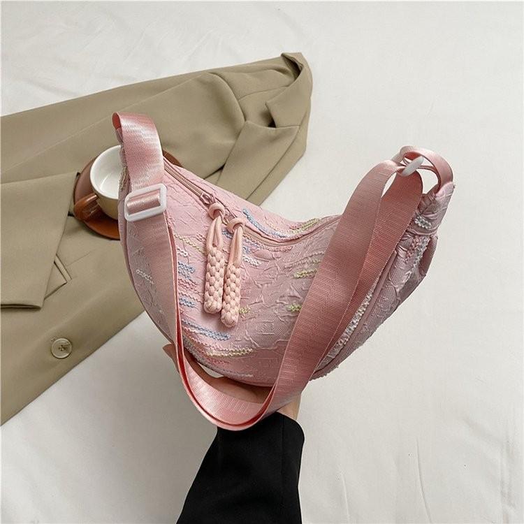 Spacious Polyester Underarm Bag For Women With Stylish Minimalist Design For School рожевий
Spacious Polyester Underarm Bag For Women With Stylish Minimalist Design For School рожевий