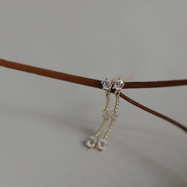 Французские серьги-гвоздики из стерлингового серебра 925 с овальным цирконием и кисточкой, женские благородные элегантные ювелирные изделия для свадебного подарка золотой
Французские серьги-гвоздики из стерлингового серебра 925 с овальным цирконием и кисточкой, женские благородные элегантные ювелирные изделия для свадебного подарка золотой